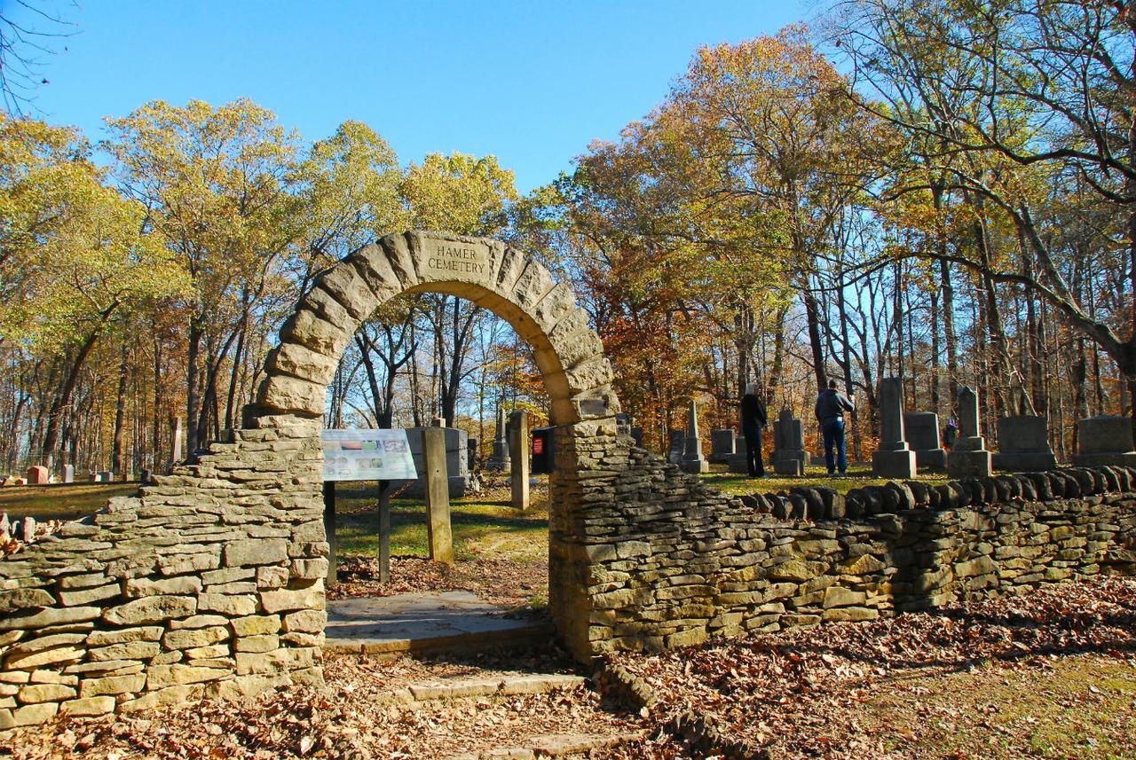 Spring Mill Inn Mitchell Bagian luar foto